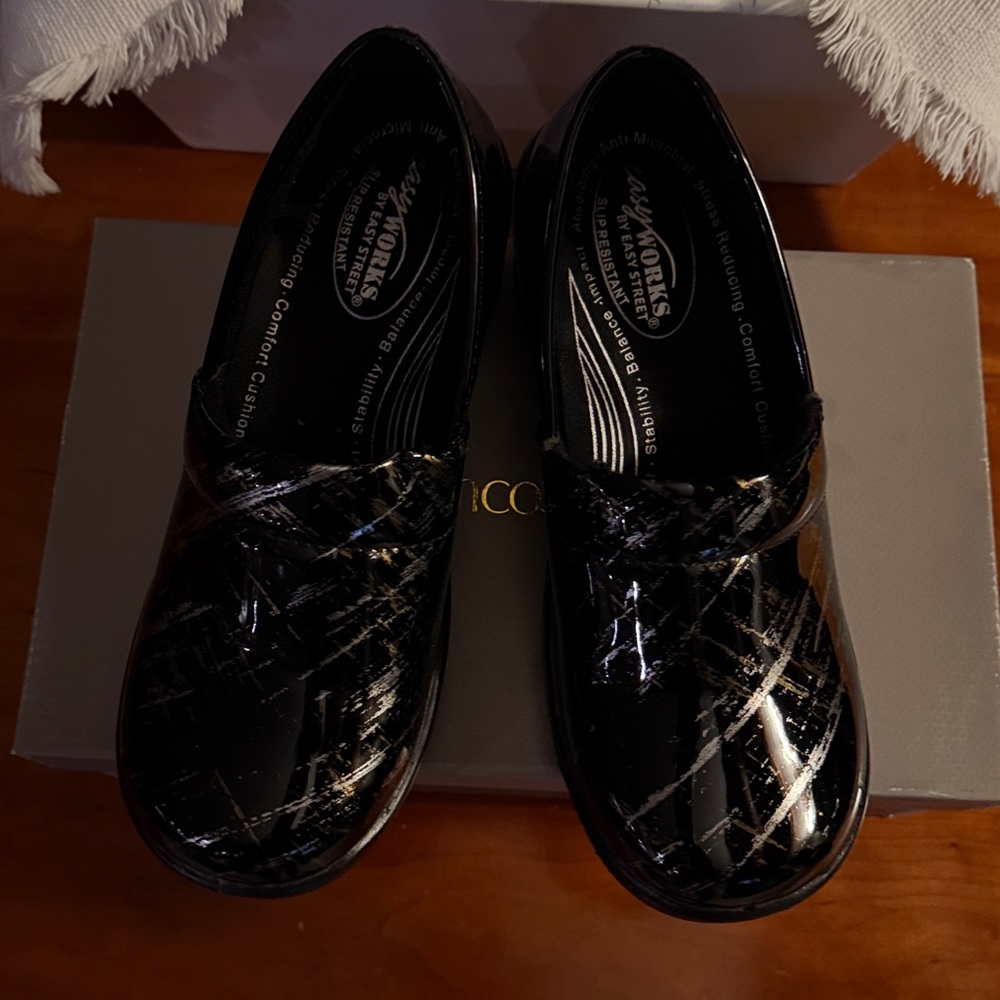 Easy Street Black Patterned Mules - Picture 3 of 6
